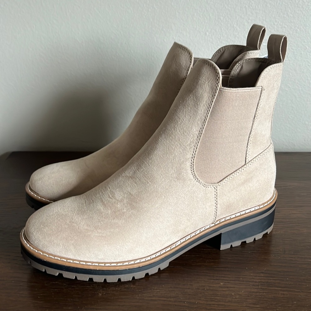 NWT Chelsea Boots